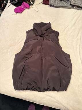 Gap Brown Puffer Vest Sleeveless Jacket with High Neck and Cinch Hem